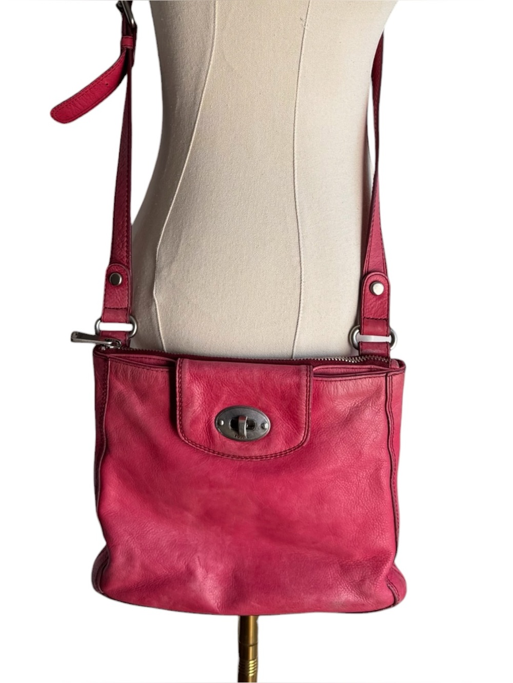 Fossil Pink Leather Crossbody Bag Turnlock Slouchy Distressed Shoulder Purse Y2K